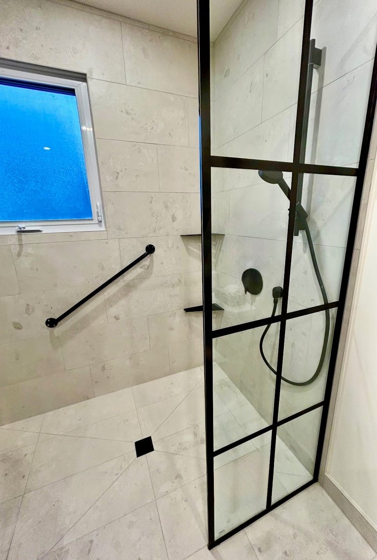 Douche rénovée à Valleyfield de style moderne italien.